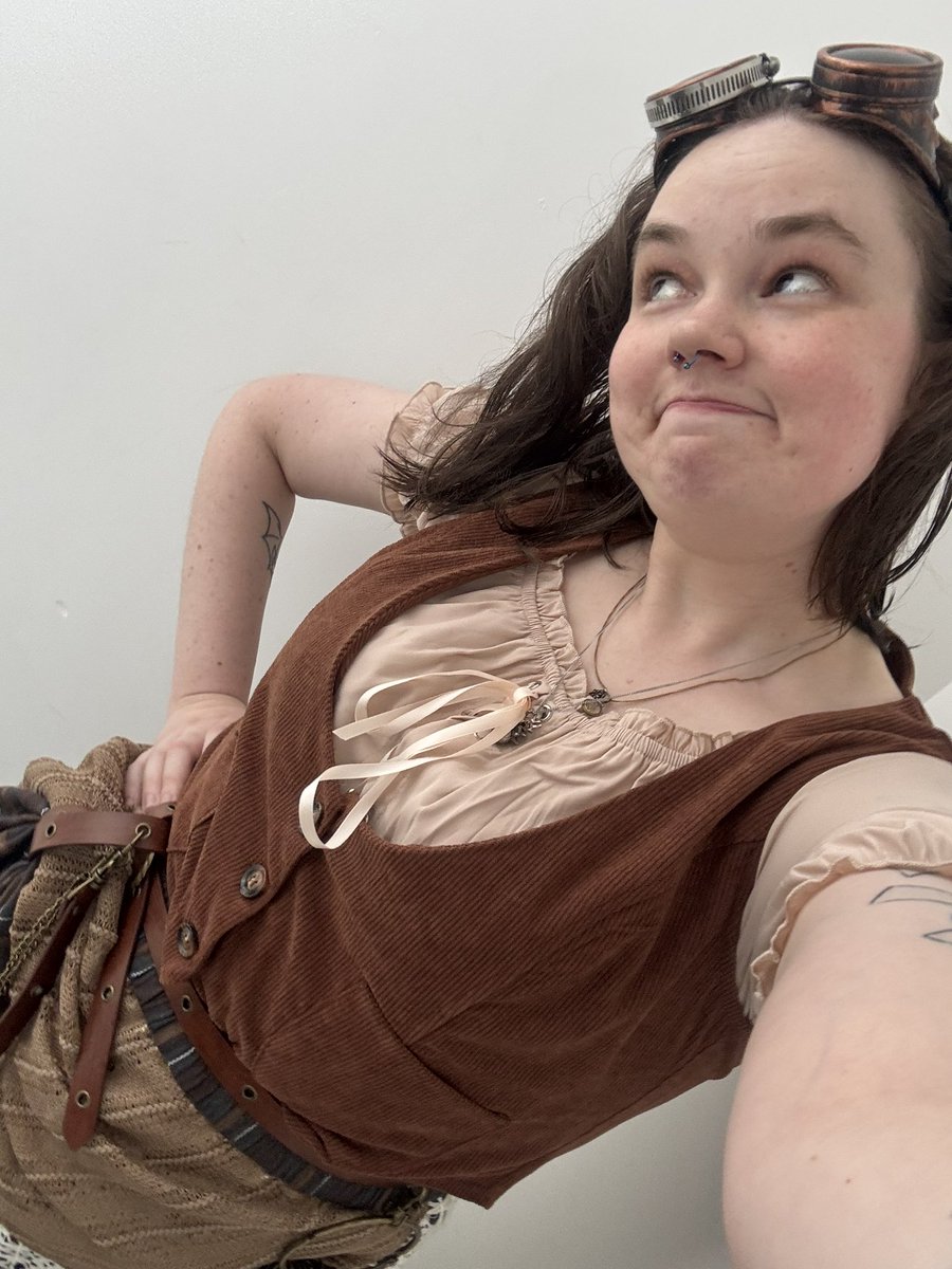 goodboypolly's tweet photo. Took a mental health day cause things are rough rn. So to distract myself I did more work on my young Comfrey Macleod cosplay https://t.co/3pgDKSizOg
