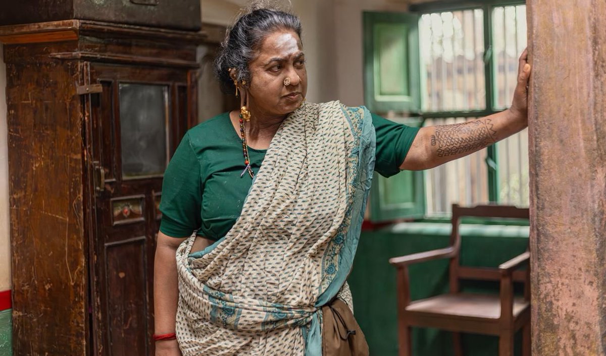 VCDtweets's tweet image. #ThaaiKizhavi Review — Fresh Treatment with humor &amp;amp; powerful messages makes it a wholesome repeat worthy film. Terrific performance from #Radhika. Munishkanth, Muthukumaran, Balasaravanan, Aruldoss, Singam Puli, every support cast even with limited screen space shines &amp;amp; adds
