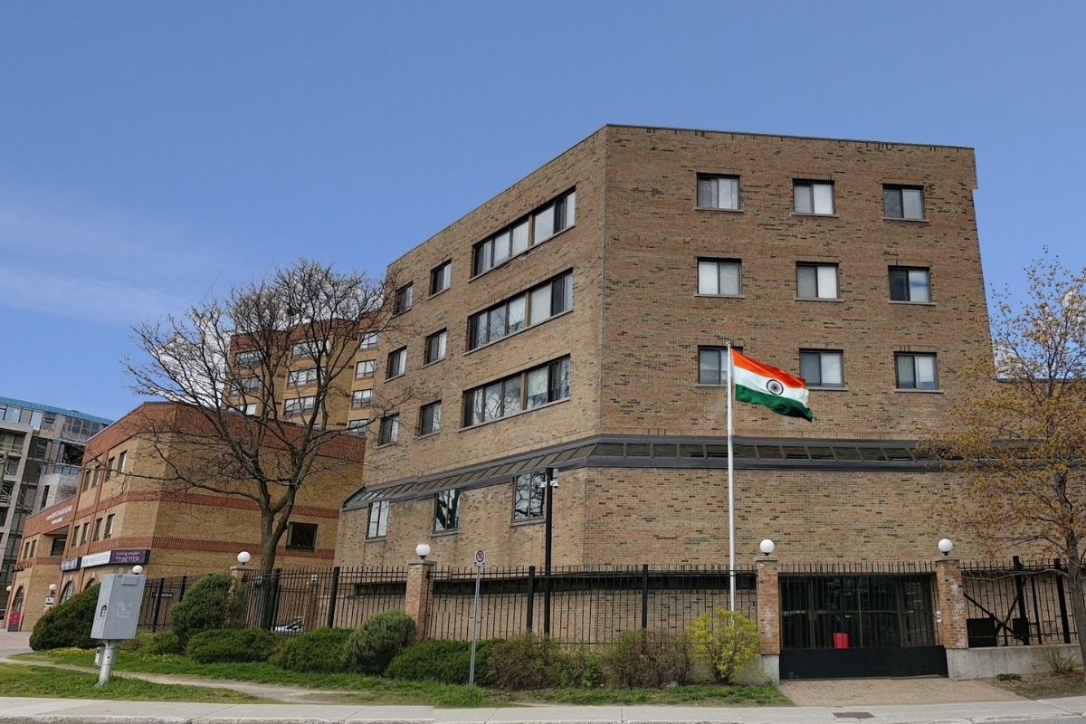 BaazNewsOrg's tweet photo. BREAKING | Canadian security officials were presented with evidence that Indian consular staff gathered intelligence to conduct the assassination of Hardeep Singh Nijjar in Surrey, Globe and Mail is reporting. 

Sources say info was relayed to New Delhi and then forwarded to the Bishnoi Gang, a designated terrorist entity, to conduct the assassination on behalf of the Indian government. 

Indian diplomats were expelled, but none charged due to immunity.

Carney is currently in India trying to normalize ties even though India refuses to take any accountability for transnational repression and state sponsored terrorism targeting Sikh Canadians.