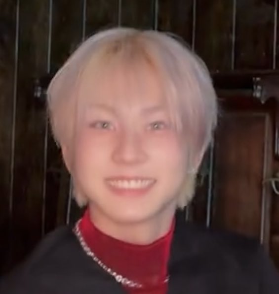 น้องจองวอนยิ้มทีโลกสดใสไปหมด คนอะไรน่ารักขนาดนิ้ ชอบตอนน้องยิ้มกว้าง ๆ แบบนิ้มาก เพราะงั้นหนูยิ้มเยอะ ๆ น้าลูก 🫳🏻