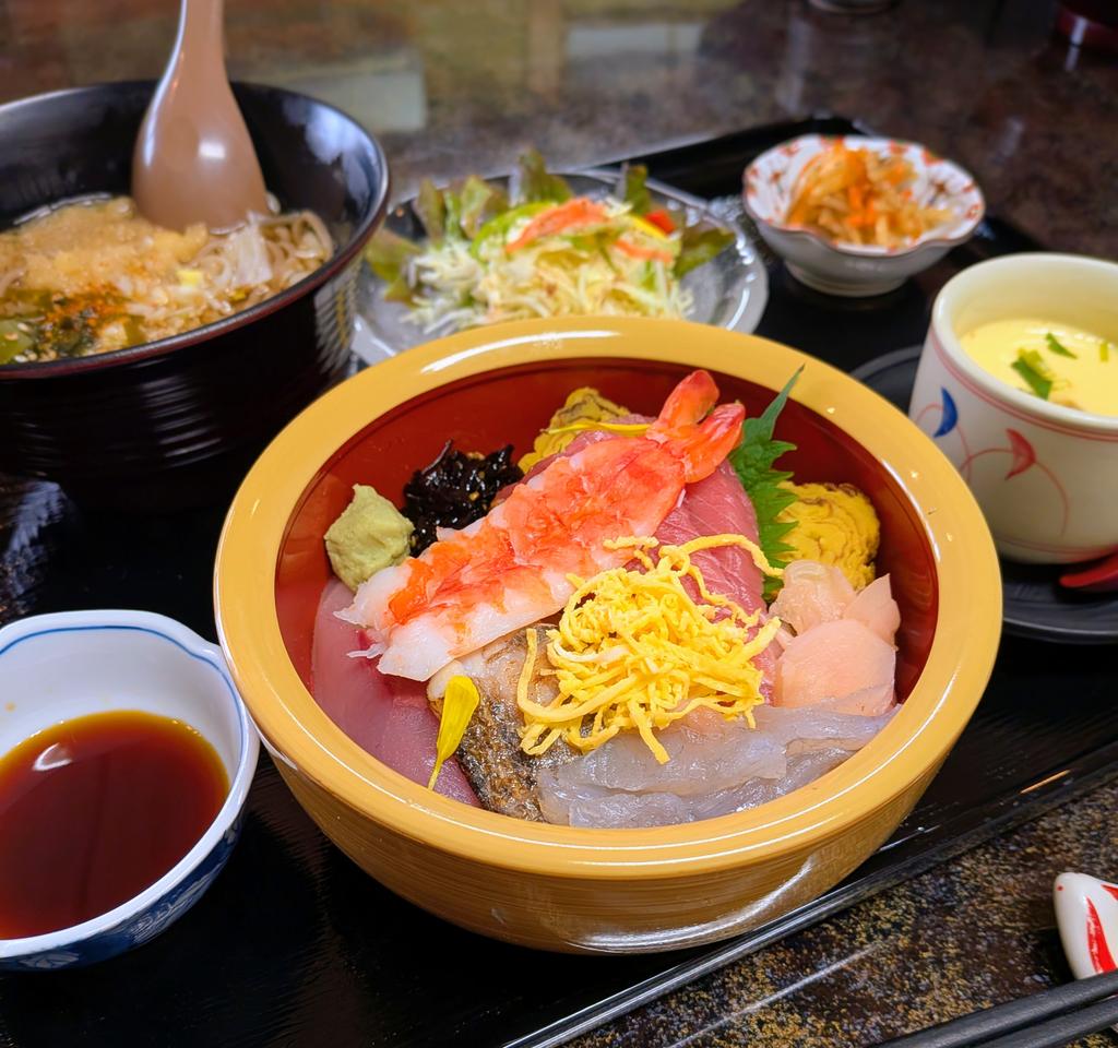 🌥️ランチ🍙　海鮮丼御膳🐟️
🌈内房地魚含め満足👍️