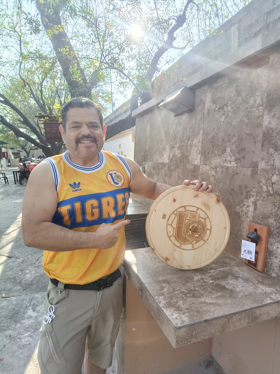 Directamente de la tigretienda nos compramos esta tabla y el destapador