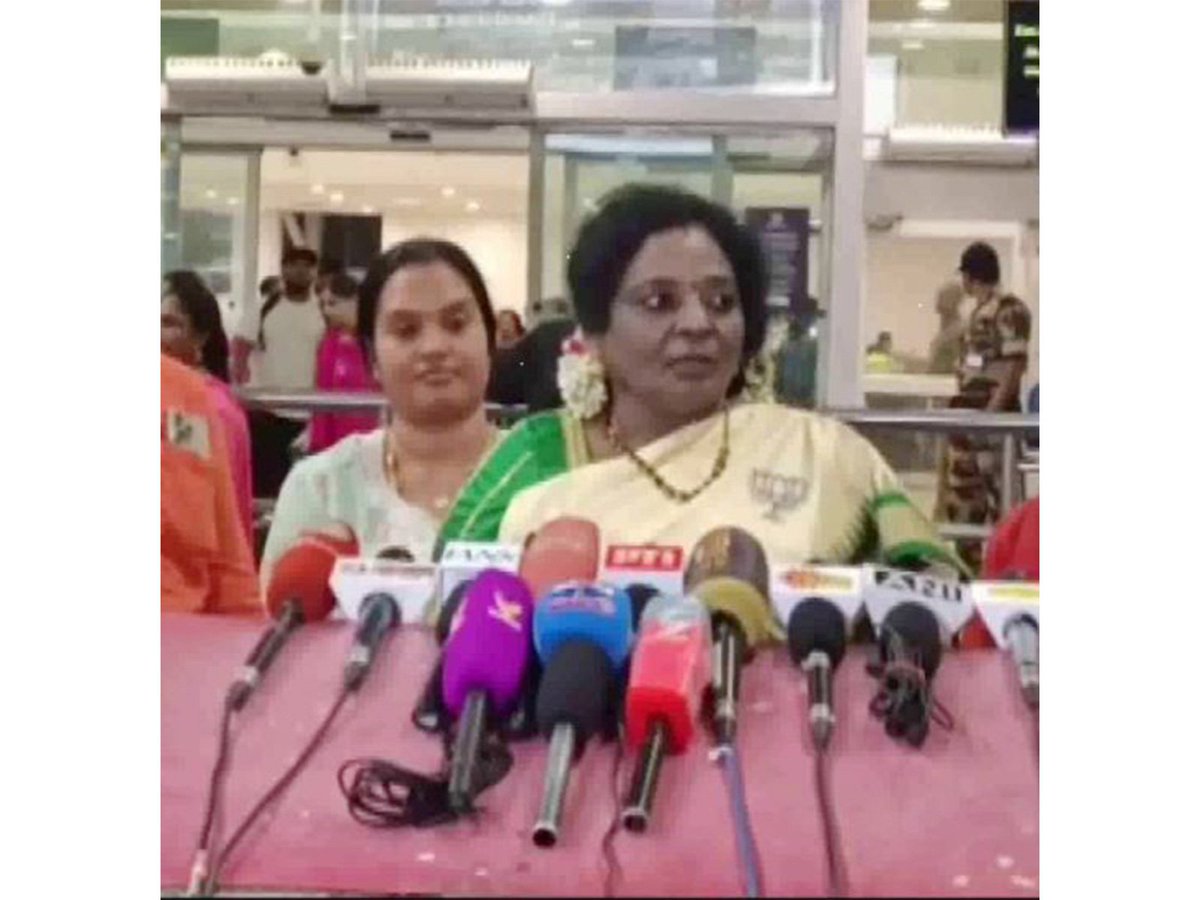 ani_digital's tweet image. BJP leader Tamilisai Soundararajan (Photo/ANI)BJP's Tamilisai Soundararajan says Periyar photo removal reflects organisers' ideology, 'Nothing wrong'

Read @ANI Story | aninews.in/news/national/…

#BJP #Indianpolitics #bjpvscongress