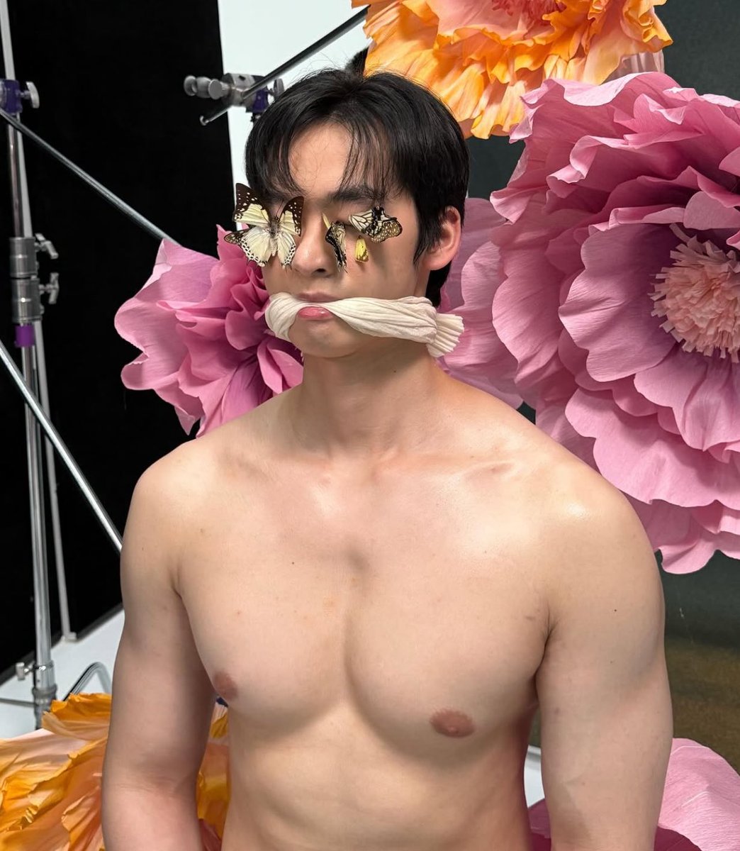 Qinteng Tan photographed by Shengzhe.