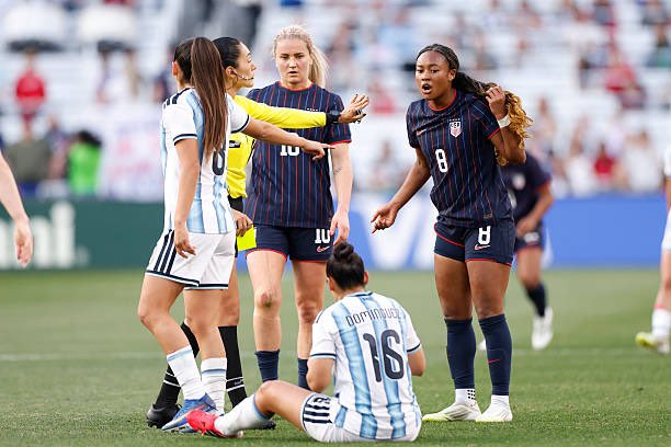 golz_tv's tweet photo. “Provocation is going to happen. How you handle that, for me, is a testament.”

USWNT coach Emma Hayes was asked about Argentinian defender Sofía Domínguez’s hair pull on Jaedyn Shaw and whether she deserved a red card.

“To be honest with you, I can't make comment to that. I'm not officiating the game,” Hayes answered during the press conference.

“But I am looking for our emotional control, like when you have to be on the edge when you're being provoked, but don't go too far over it. Same with Olivia [Moultrie] in the second half.”

“Actually it's important for us to know, we choose if we're getting involved in situations, and we choose to come away from them things.”

“Both Jaedyn and Olivia handled those things well. Provocation is going to happen. Provocation is going to happen with different types of opponent. How you handle that, for me, is a testament.”

“Why? Because imagine that is a World Cup, and in a split second, we lose it, boom! Down to 10 players.”

“So we want these opportunities. And if we were seeking perfection, then I might be approaching something differently, but I'm here to develop a whole squad to be ready for these situations.”

“So I'm delighted that I'm putting in the team in an uncomfortable position, and that we're coming through it much differently than we did against Portugal which was exactly the same situation for me.”

“Actually, I think we handled the hard part better and had much better emotional control, even though it was scrappy.”