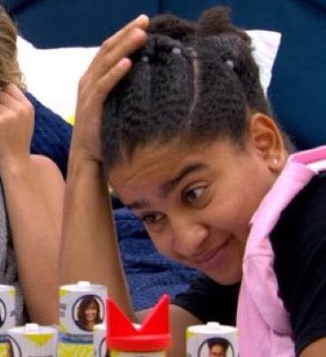 Ana e Milena sozinhas no quarto e a Samira chegou