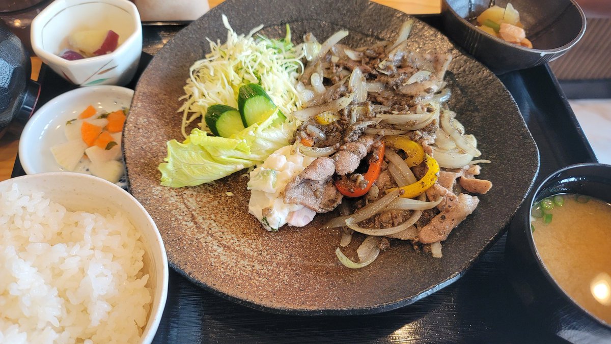 FATFIVEDJ's tweet photo. 青森の郷土料理がめいんのお店でご飯
☆☆☆☆
#めんこいや https://t.co/squTtQm1Y5