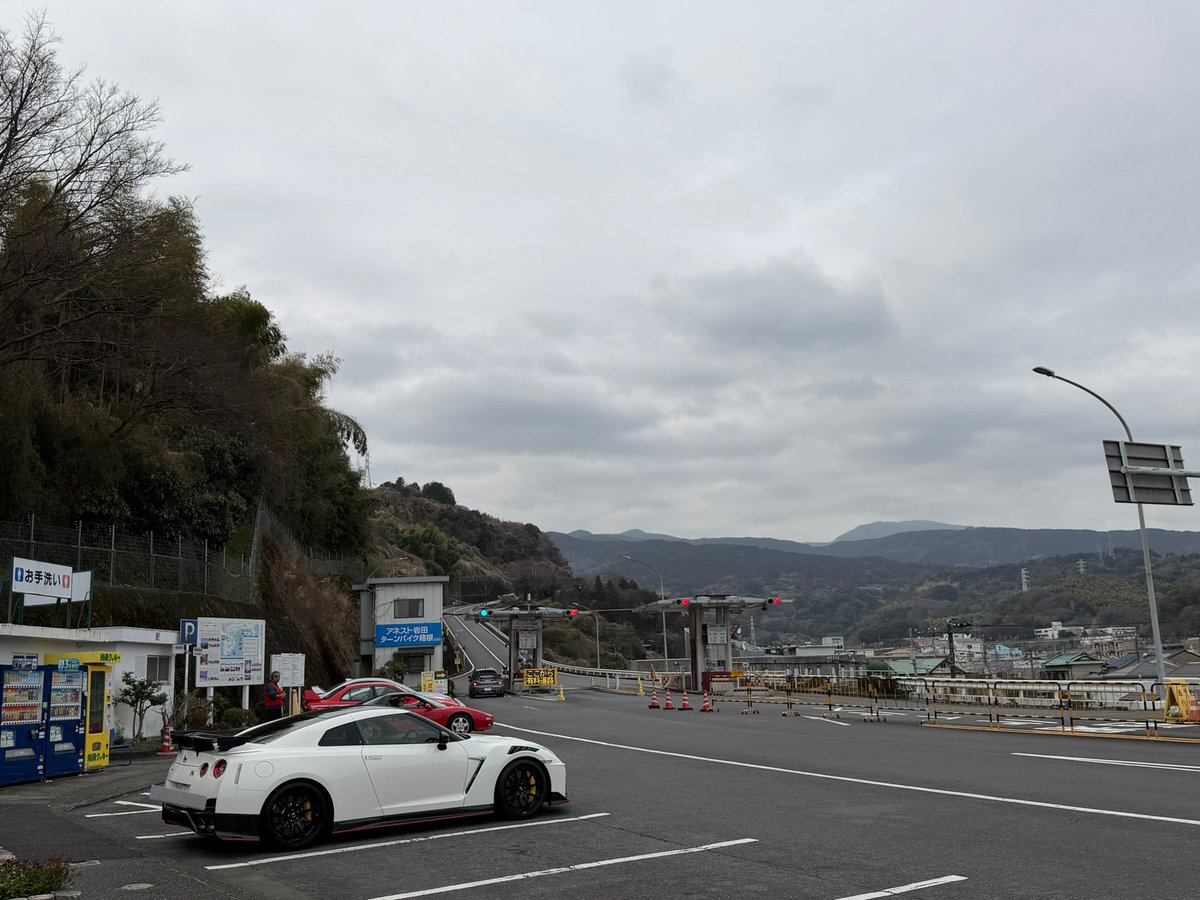 miyashi15's tweet image. クルマ来ました🔥🔥🔥

#GTR
#nismo
#R35