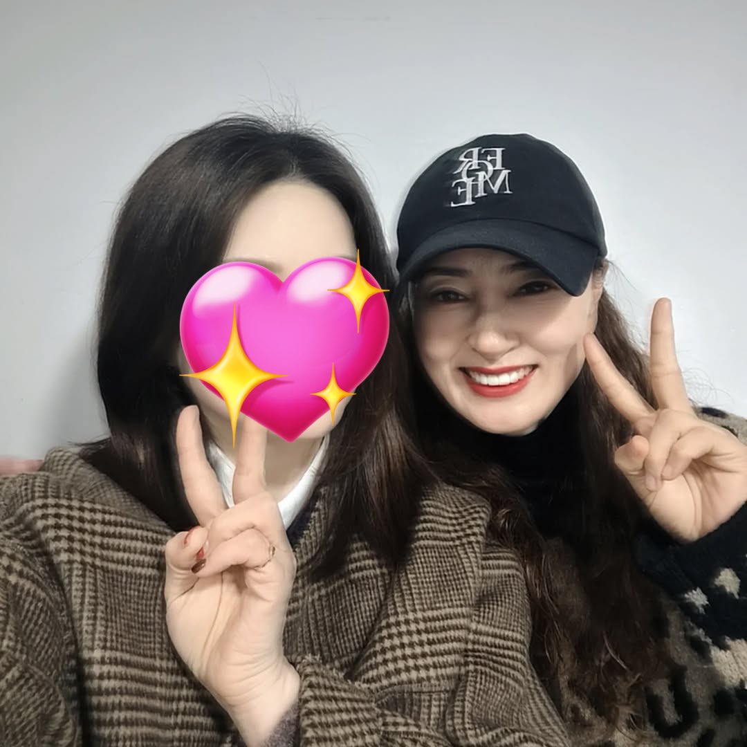 hanbin’s mom with youngbeen’s mom