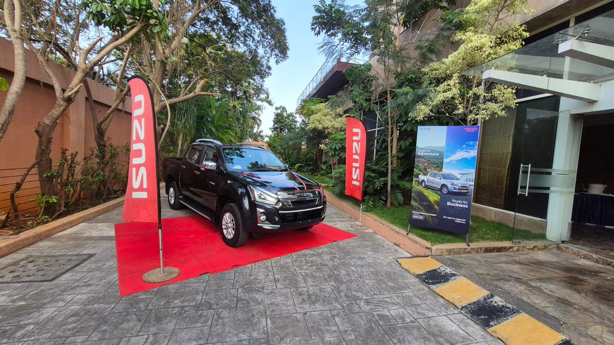IsuzuIndia's tweet image. The ISUZU S-CAB Z was displayed at the Mysore Customer Meet, attracting strong interest from business customers. Visitors appreciated the vehicle’s rugged build, load capability, and overall suitability for their business needs.

#IsuzuMotorsIndia #SCabZ #Mysore #CustomerMeet