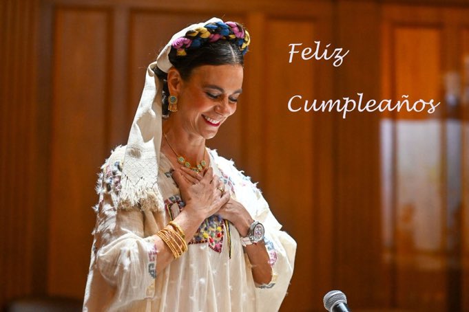 Con la admiración de siempre felicito a la Dra. <a href="/isabelgporrua/">ISABEL GRAÑEN PORRUA</a>  deseándole siempre mucha salud y bendiciones  
Feliz cumpleaños Doctora!!