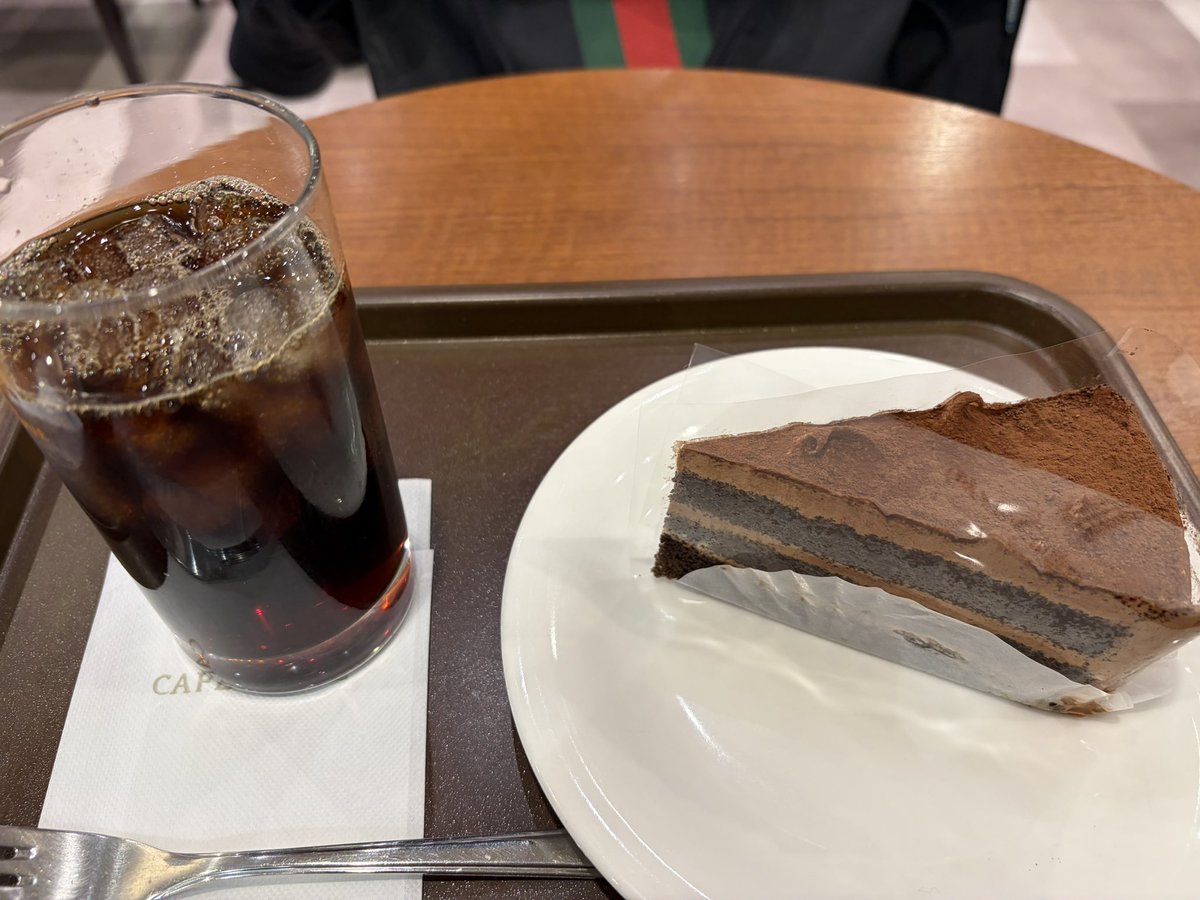 チョコレートケーキ
あまり食べないけれどね

だって、これから
練習だもん♫
頑張るんだもん💪
いいんだもん✌️

音を奏でる歓びを噛みしめて♫

皆さまに沢山の笑顔が届きますように✨

＃Hiroshimaタイコアンサンブル
＃マリンバ
