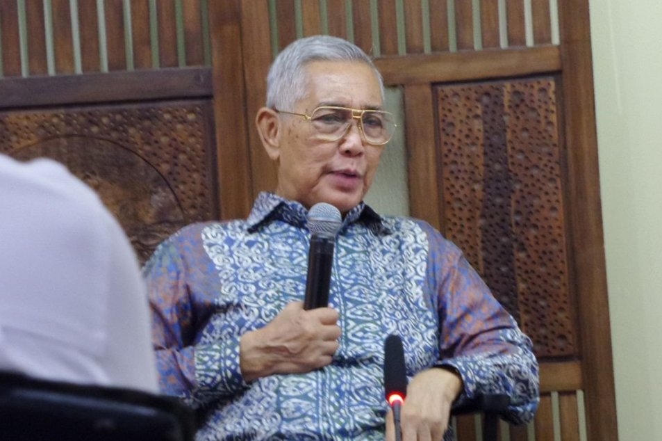 Innalillaahi wa inna ilaihi roji'un.
Berduka cita yang mendalam atas kepergian salah satu putra terbaik bangsa Indonesia. Try Sutrisno, Jenderal TNI Purnawirawan yang pernah menjabat sebagai Wakil Presiden keenam Republik Indonesia, tutup usia pada Senin 2 Maret 2026.