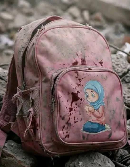 "Cuba next!" -"¡Cuba es la próxima!"- piden algunos mal nacidos que se hacen llamar "cubanos"... Como decía mi abuela: "Que Dios los perdone, si puede."
#Cuba #CDRCuba #CubaVencerá #NoMoreWars