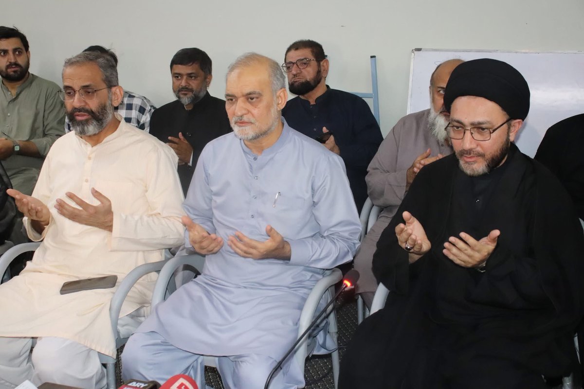 JIPOfficial's tweet photo. کراچی:امیر جماعت اسلامی پاکستان حافظ نعیم الرحمن امریکن قونصلیٹ پر مظاہرے میں شہید ہونے والے افراد کے نمائش چورنگی پر نماز جنازہ میں شرکت اور علامہ شہنشاہ نقوی و دیگر علماء سے ملاقات،اظہار افسوس اور دکھ کا اظہار-

 #Khamenei #IranWar  #Isreal #Iran https://t.co/b9LUF09oaf