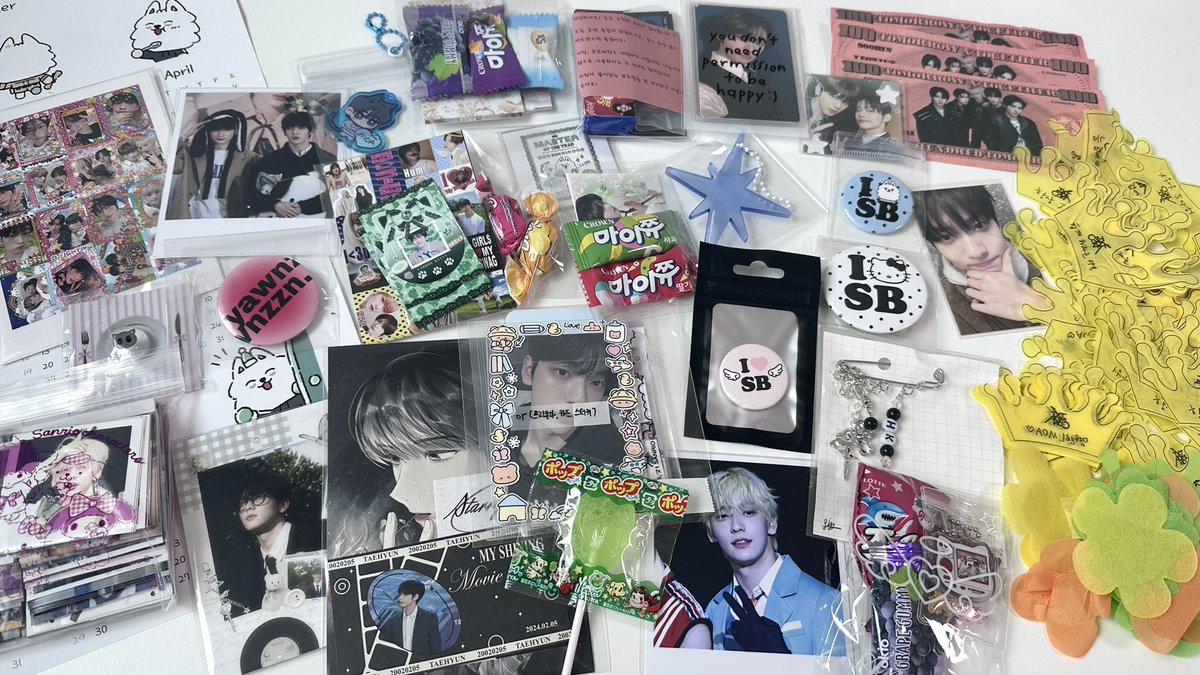 너무너무 행복했던 모아콘 끝 ♡
나눔/맞나눔 해주신 모든 모아분들 감사합니다 !!

혹시 맞나눔하기로 했었는데 못하신분들 중 택배로라도 하고싶으신 분은 따로 연락부탁드려요 !! 🥹