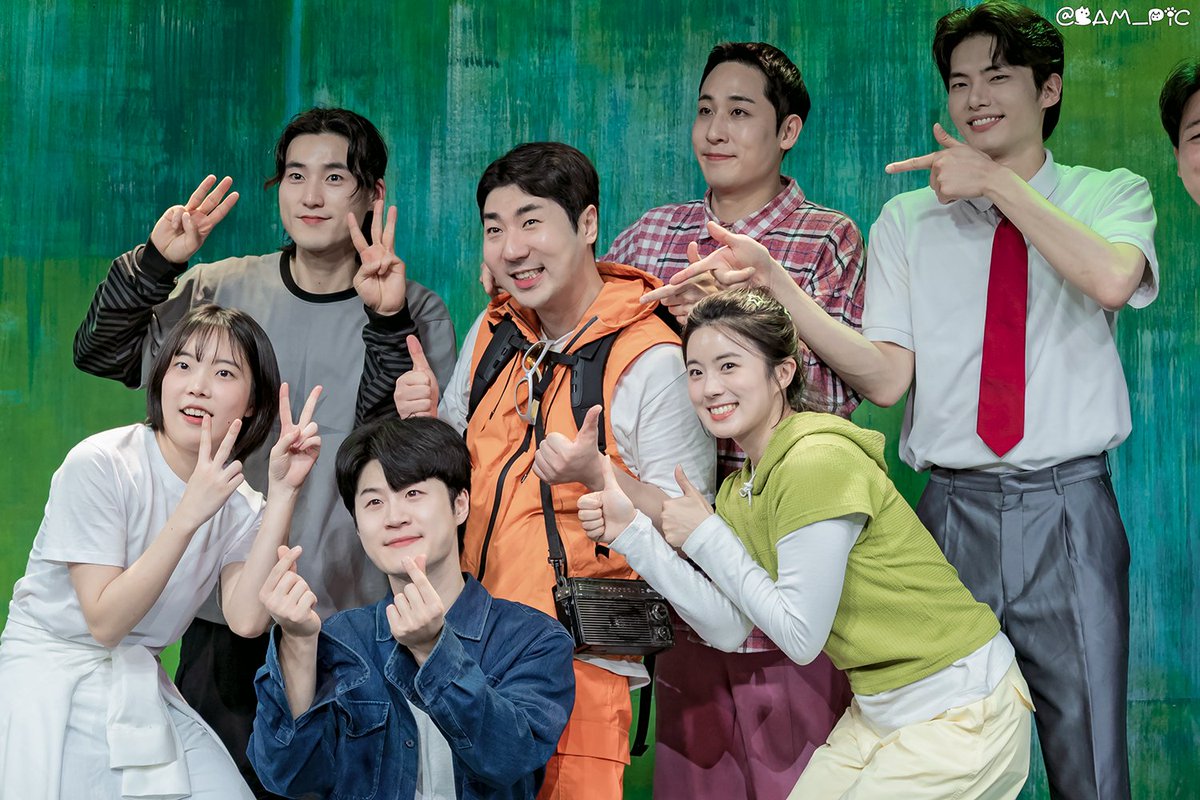 bam_pic's tweet photo. 260201 일요일 밤공 고요한, 미행 막공무인 포토타임 📷✨️

검은턱할미새役 #임모윤 후레쉬맨役 #김기태
형役 #임진구 칼役 #강은빈 부두목役 #최이레 
고요한役 #오경주 새봄役 #권슬아

- https://t.co/JPruPqbNq1