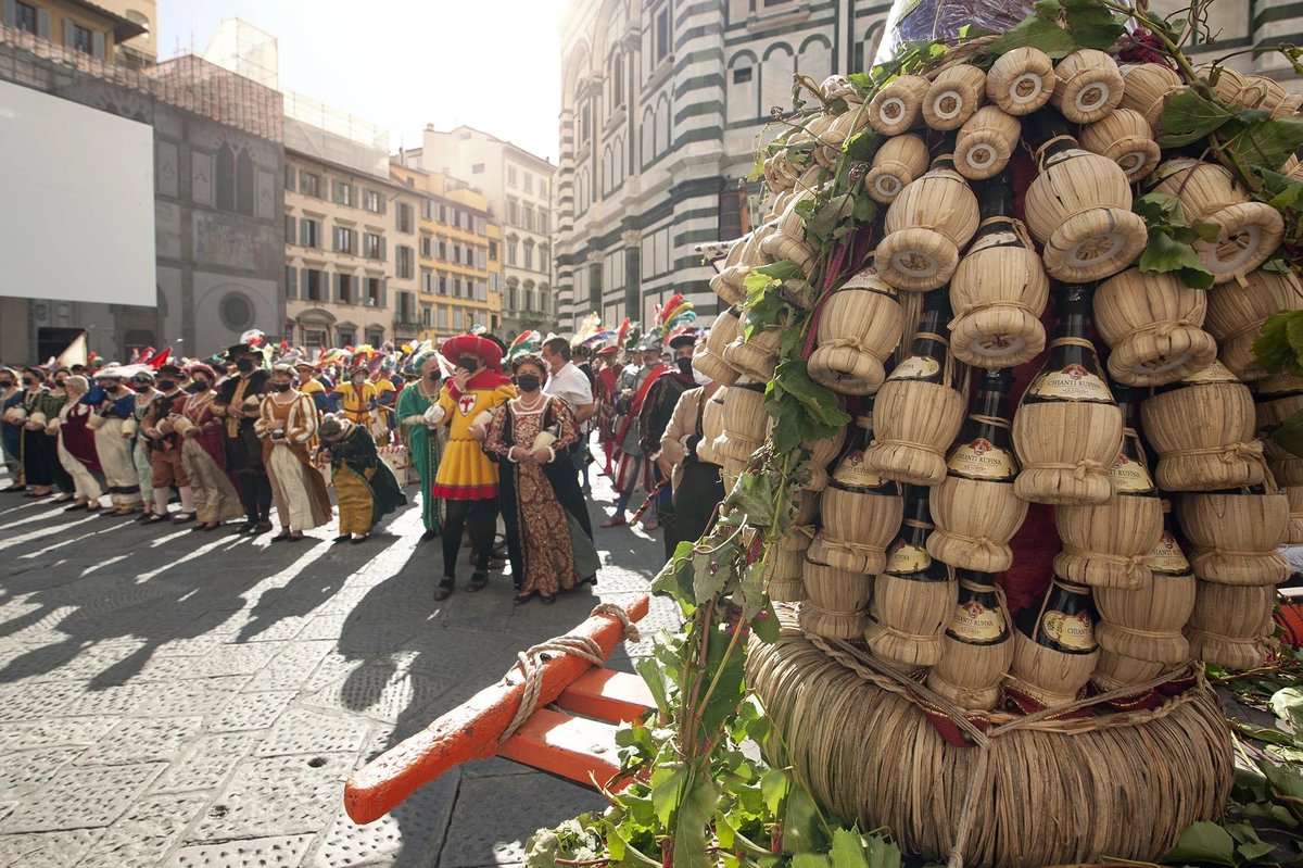 ItalyTravel's tweet image. Fall Italy tours harvest season enjoy new wine festival late October and November sco.lt/75Iyi9 #fall #Italy #tours #vacations #ItalyTourPackages #ItalyTours #ItalyVacations #ItalianTourism