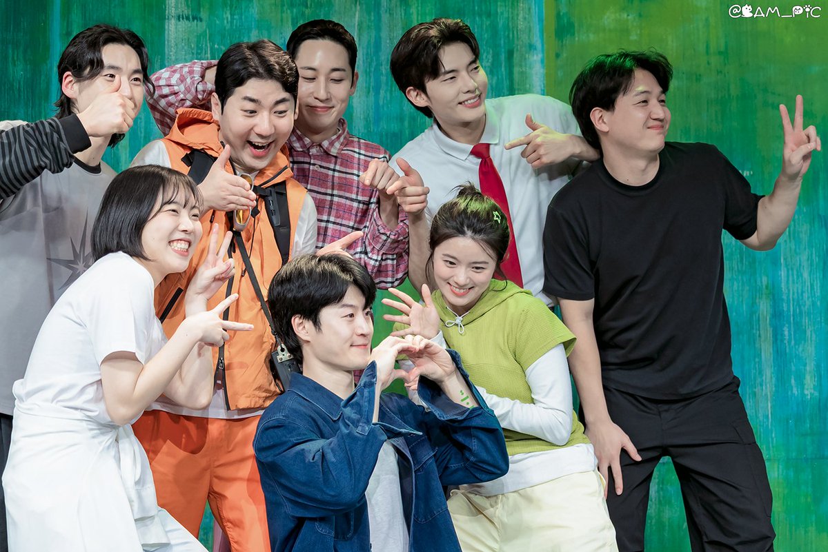 bam_pic's tweet photo. 260201 일요일 밤공 고요한, 미행 막공무인 포토타임 📷✨️

검은턱할미새役 #임모윤 후레쉬맨役 #김기태
형役 #임진구 칼役 #강은빈
두목 외役 #박상준 부두목役 #최이레
고요한役 #오경주 새봄役 #권슬아

- https://t.co/6I2nzNrgeR