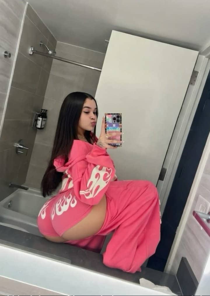 Val_🍑 tweet media