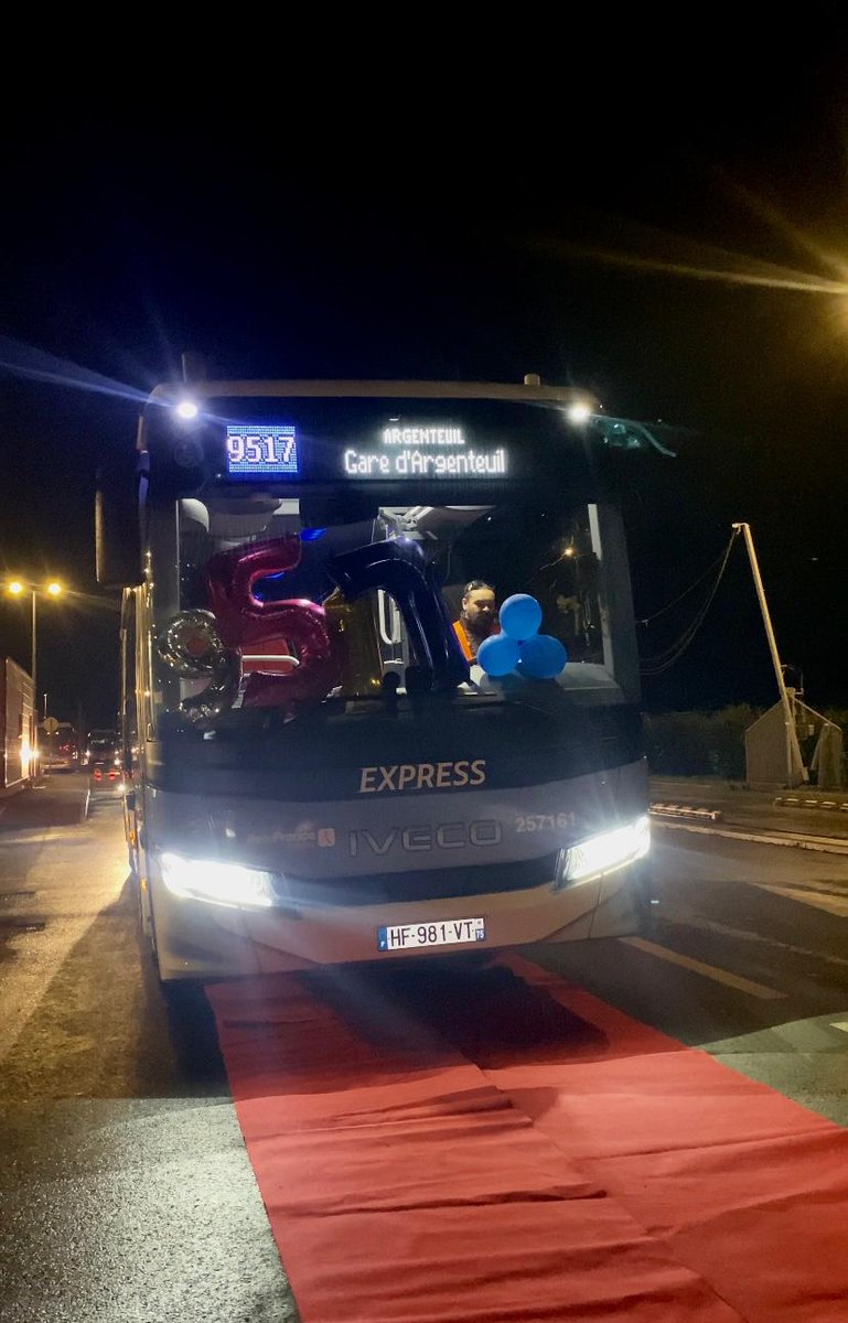 Bus Express Roissy tweet media