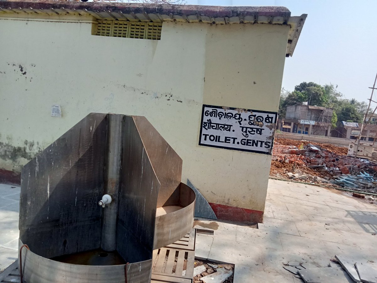 At Betnoti Railway Station, Odisha, toilets for both men &amp; women are locked. Passengers are forced to use open areas despite infrastructure being available. This is unhygienic and undignified. Kindly ensure immediate action.
<a href="/RailMinIndia/">Ministry of Railways</a> <a href="/EastCoastRail/">East Coast Railway</a> 
#Betnoti #Railwaystation