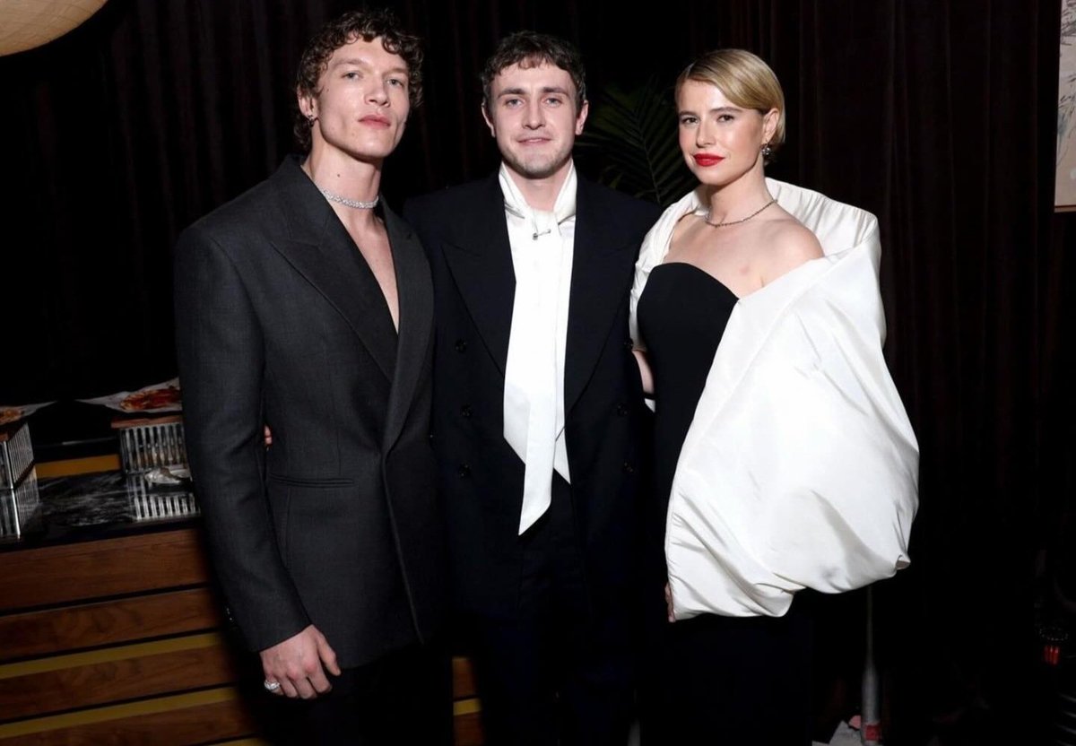 OMG!!! Connor Storrie with Paul Mescal and Jessie Buckley at the Actor Awards!
