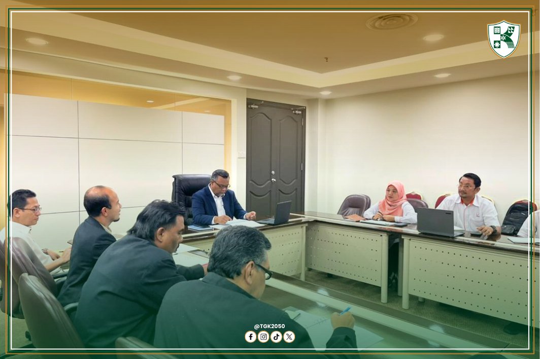 TGK2050's tweet photo. The Greater Kedah Secretariat convened the State of Kedah Commodity Revenue Development Meeting on 24 February 2026, chaired by YB Prof. Dr. Haim Hilman bin Abdullah, to discuss on strategies for strengthening the state’s commodity sector.

#TheGreaterKedah #EmpoweringLives https://t.co/0UicqoIt93