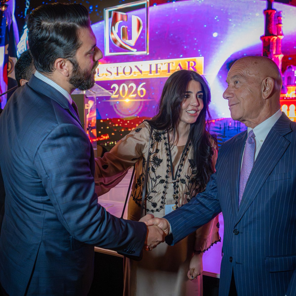 houmayor's tweet photo. Proud to host more than 2,000 neighbors gathered to break their fast during Ramadan at the annual Mayor’s Iftar. This is what makes Houston special. We celebrate our diversity, we show up for one another, and we build community together. Ramadan Mubarak to all who are observing. https://t.co/CldHTeyClg