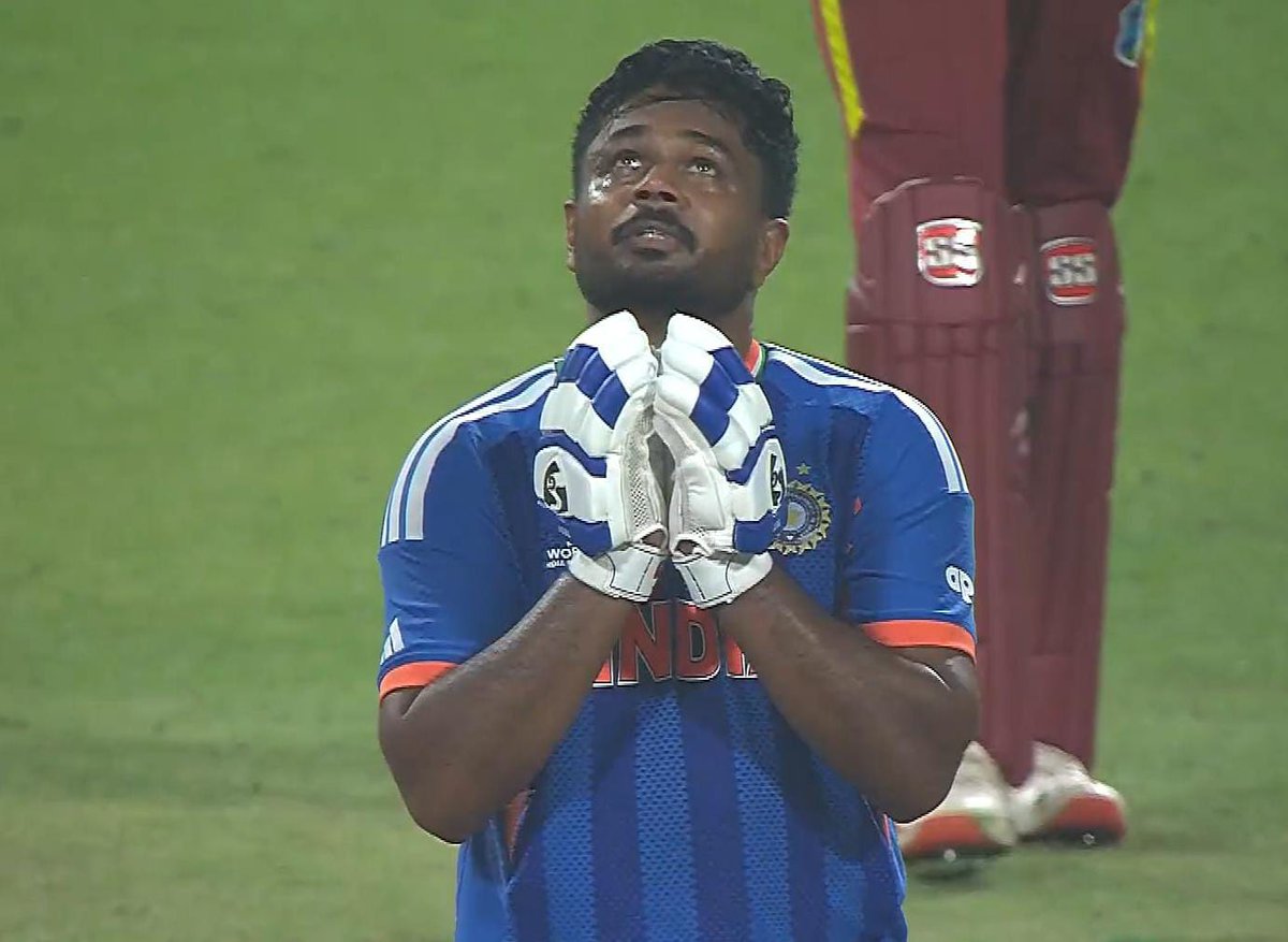 ramswaroop__db's tweet photo. Sanju Samson जब क्रीज पर आता है, तो माहौल बदल जाता है।

उसके शॉट में क्लास भी है और आग भी।

हर रन के साथ बढ़ता है आत्मविश्वास।

संजू सिर्फ खिलाड़ी नहीं, एक एहसास है। 🏏🔥 https://t.co/EfzwdE612L