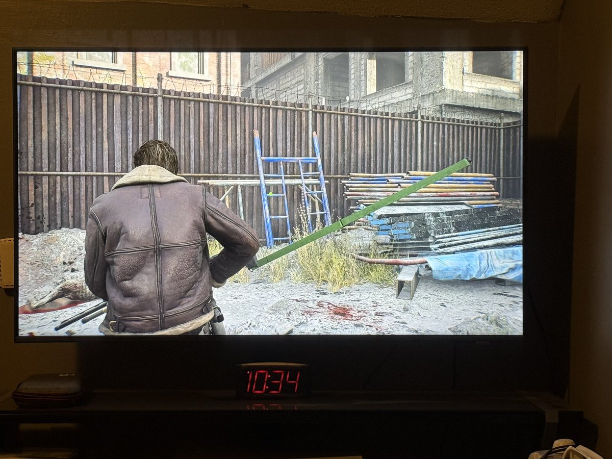 lonesoldier2000's tweet photo. @CapcomUSA_ @RE_Games this happens with the 990-TAC shotgun very frequently in 3rd person. The strap detaches from the gun and extends a far away. https://t.co/NiliXRtpZA