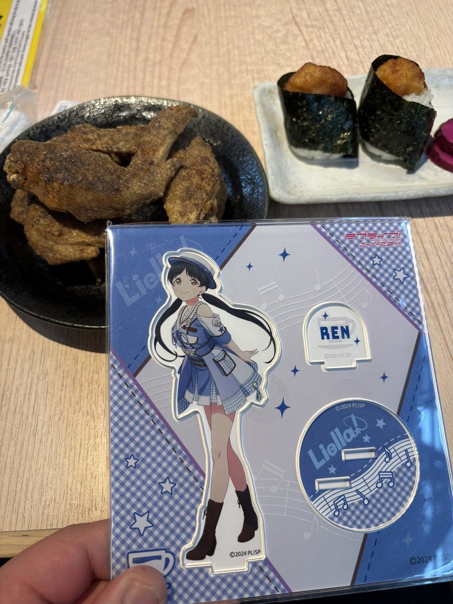 愛知で食べる最後の食事は世界の山ちゃんで手羽先と天むすです
恋ちゃん、2日間ライブお疲れ様‼️
手羽先と天むすだよ