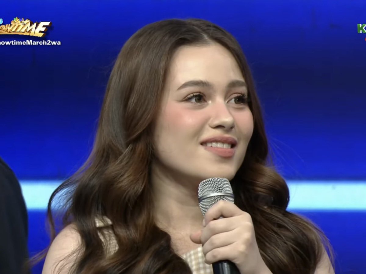 may sariling ring light talaga ‘tong batang ‘to

KRYSTAL LIGHTS UP SHOWTIME
#KrystalMejes