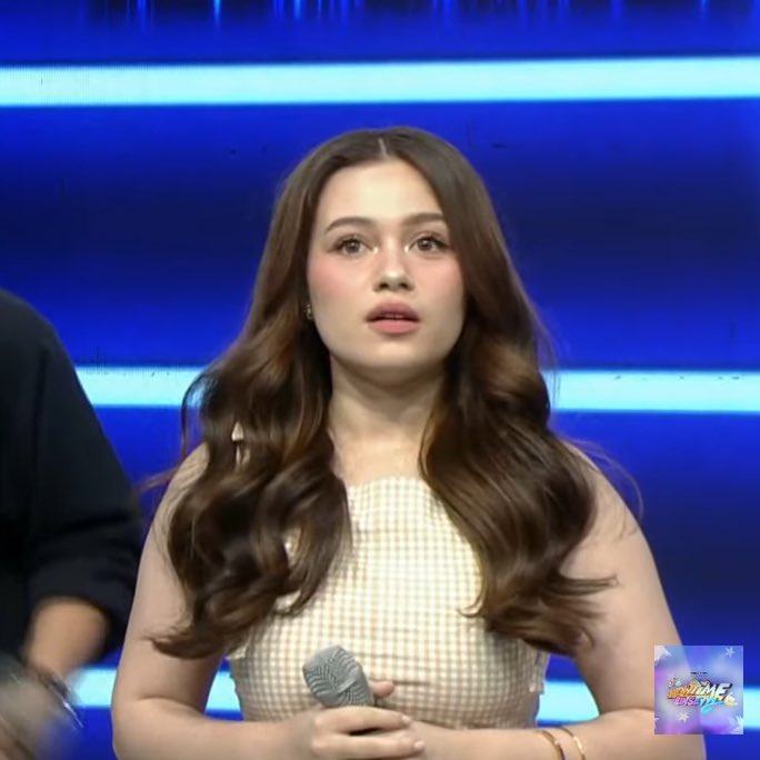 hello?!? krystal mejes?? THE VISUALS?!?

KRYSTAL LIGHTS UP SHOWTIME 
#KrystalMejes