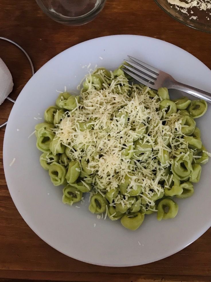 soy una obesa de mierda daria mi vida por comer esto ahora