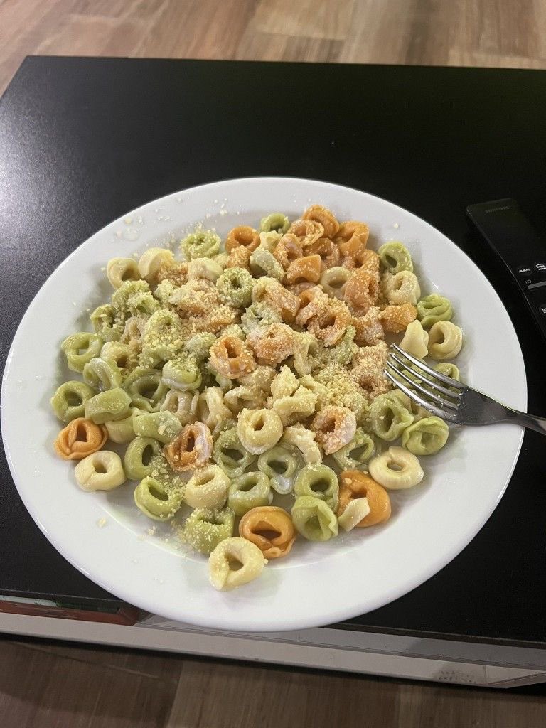aribudincita's tweet photo. soy una obesa de mierda daria mi vida por comer esto ahora https://t.co/CQ80hlVfaI