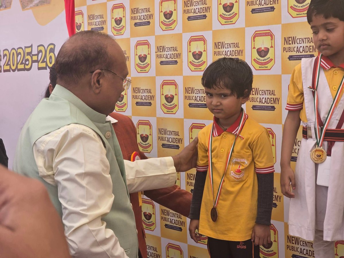 ram_hansu's tweet photo. बेल्थरा रोड स्थित न्यू सेंट्रल पब्लिक अकैडमी के स्पोर्ट्स मीट 2026 में मुख्य अतिथि के रूप में उपस्थित होकर प्रतिभाशाली छात्र-छात्राओं को मेडल एवं प्रशस्ति पत्र प्रदान कर सम्मानित किया।
#belthararoad #ballia #sportsevent https://t.co/WzudbZIzuE