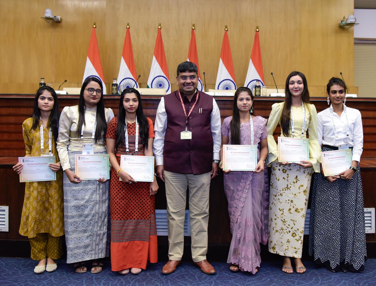 diaspora_india's tweet photo. Shri Ankan Banerjee, Joint Secretary (DE), MEA, presented certificates to participants from Malawi, Malaysia, Mauritius and Myanmar during the Valedictory Session of the 87th #KnowIndiaProgramme, marking the successful completion of their KIP journey.
#87thKIP https://t.co/iTBV8H8myS
