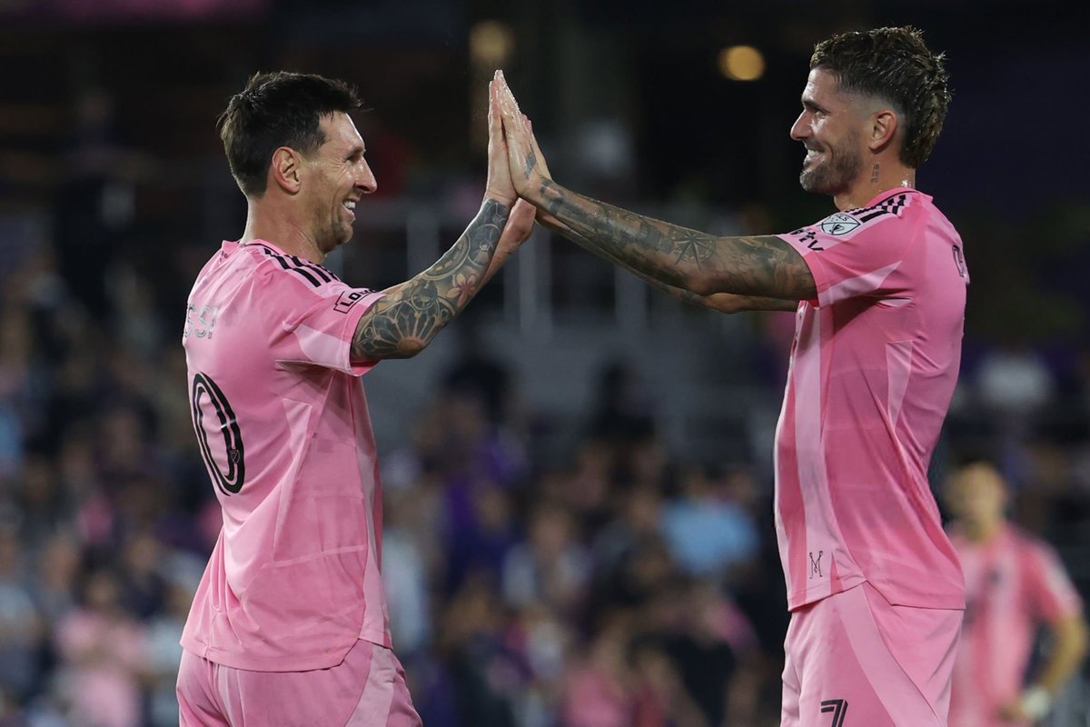 HopeFadesFast's tweet photo. Messi &amp; Rodrigo De Paul #ORLvMIA https://t.co/OX6g0kuglH