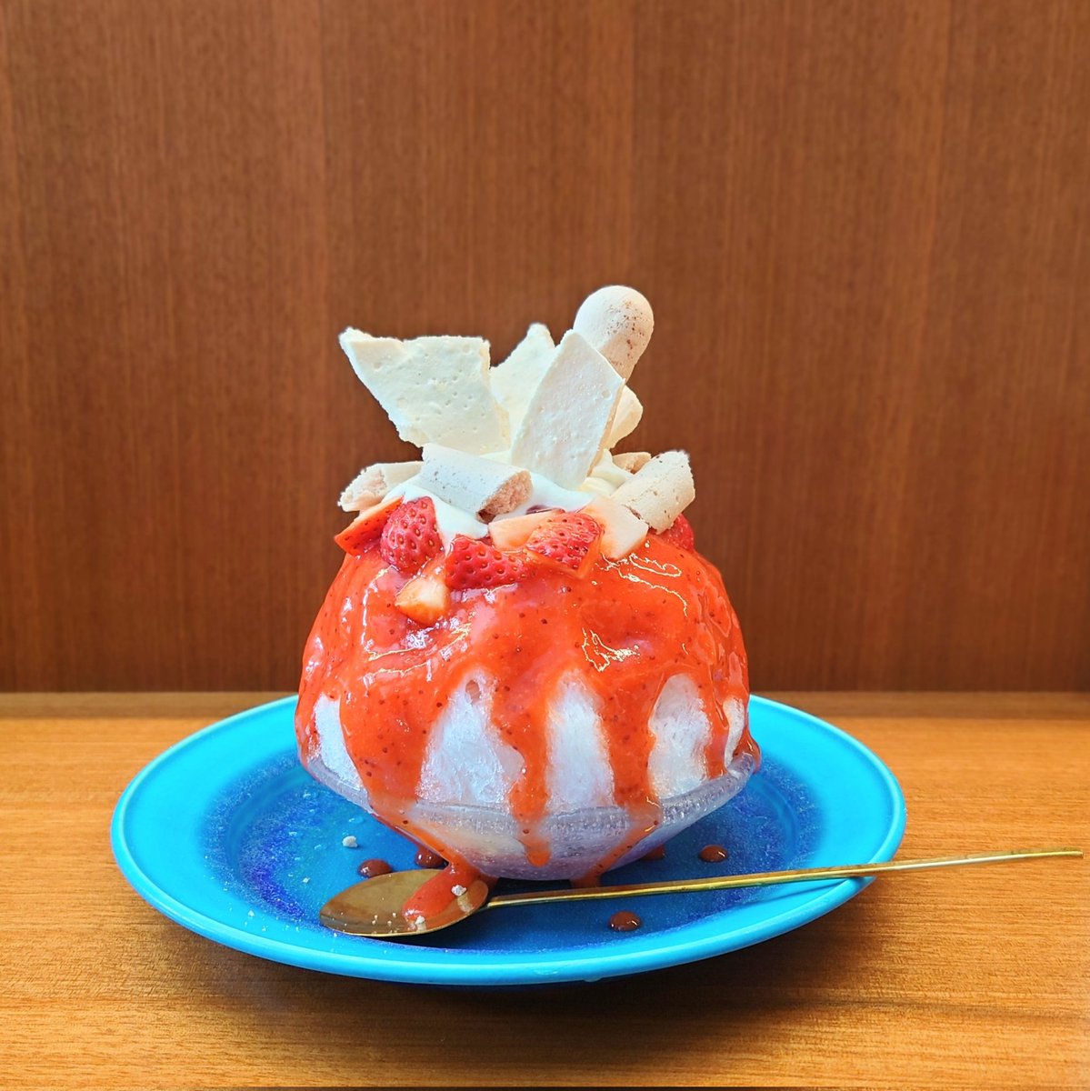 shiononon's tweet photo. 古都華いちごのイートンメス/古都華のいちごパイ
🍓×🍓
#Labo103 #かき氷 https://t.co/1YVCWfwpFG