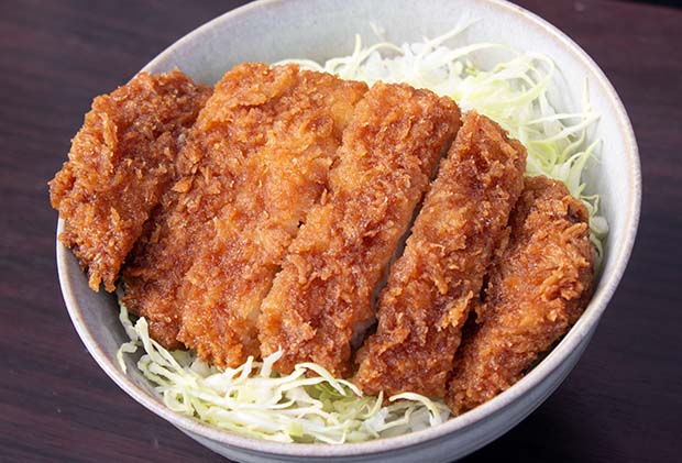 aizu_katudon's tweet photo. 先日オープンしたての当会会員の「霧幻庵」さん。
そうです、あの赤べこキッチンカーさんの新店ですが
明日3月3日、中テレのゴジてれChu!でご紹介されるそうです！
3時50分からの生放送（予定）。
店主さん緊張されていますので(^^)/皆さんぜひ観て応援してください！
＃ゴジてれ #会津 #ソースカツ丼 https://t.co/RGoS55Cxmv