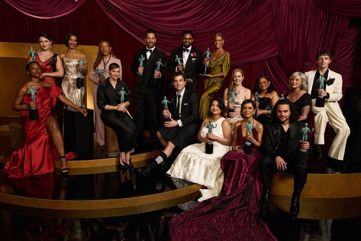 the cast of The Pitt shine, stun, sparkle, amaze, dazzle, etc with their SAG awards