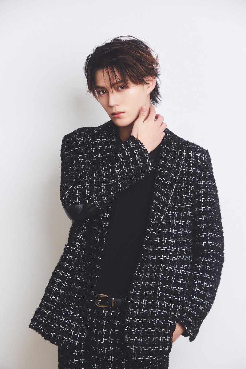 【 ㊗️  本日大千穐楽🎉】  
#メンズプレッピー ３月号に初登場された  
#簡秀吉 さん出演の舞台『#ピーターとアリス 』が
本日大千穐楽、おめでとうございます✨

本誌Special Interview（4P）では  
多彩な表情のビジュアルとともに、
舞台に関するお話も披露！
ぜひお読みいただけると嬉しいです！