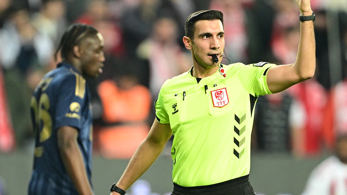 💥Trio ekibi, Fenerbahçe maçı sonrası hakemi topa tuttu: "Açık, bariz, net, tartışmasız penaltı"

🔗 ntvspor.net/foto-galeri/tr…

Foto: AA