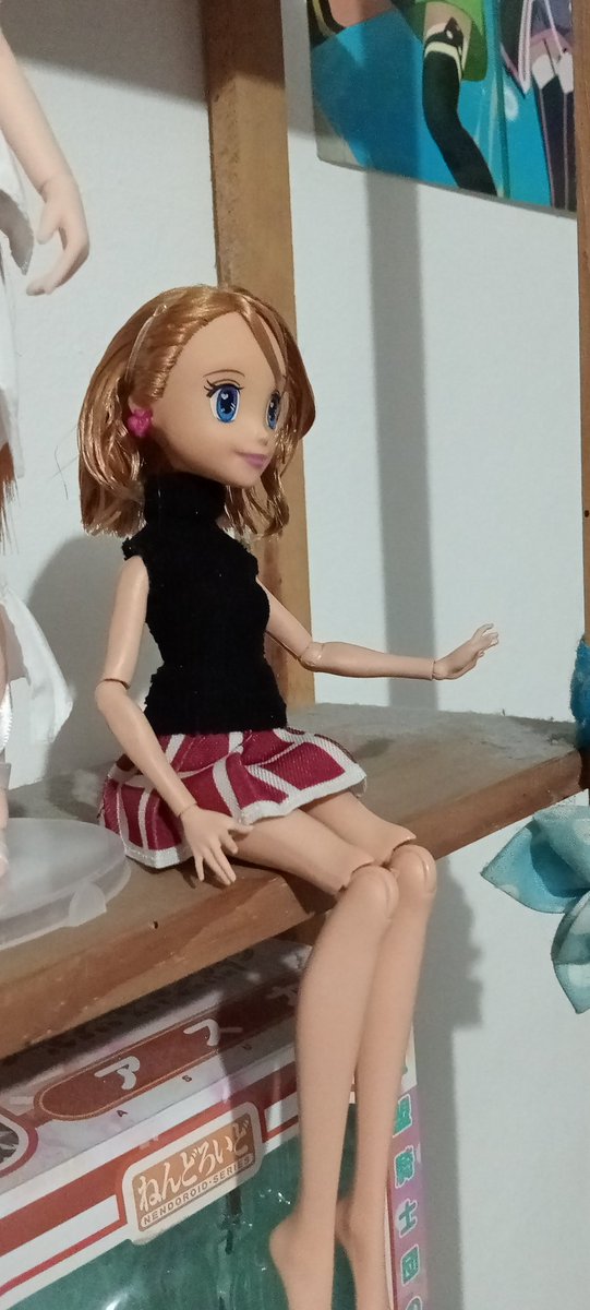Fraidenangel's tweet photo. Update on my Serena custom doll!
Her top AND skirt are finally complete!
I just need to give her some brown boots, black stockings, grey hat and she would be done!
#dolltwt #pokemon #serena #anipoke #amourshipping #everafterhigh #reroot #saran https://t.co/svGRbXiZ1C