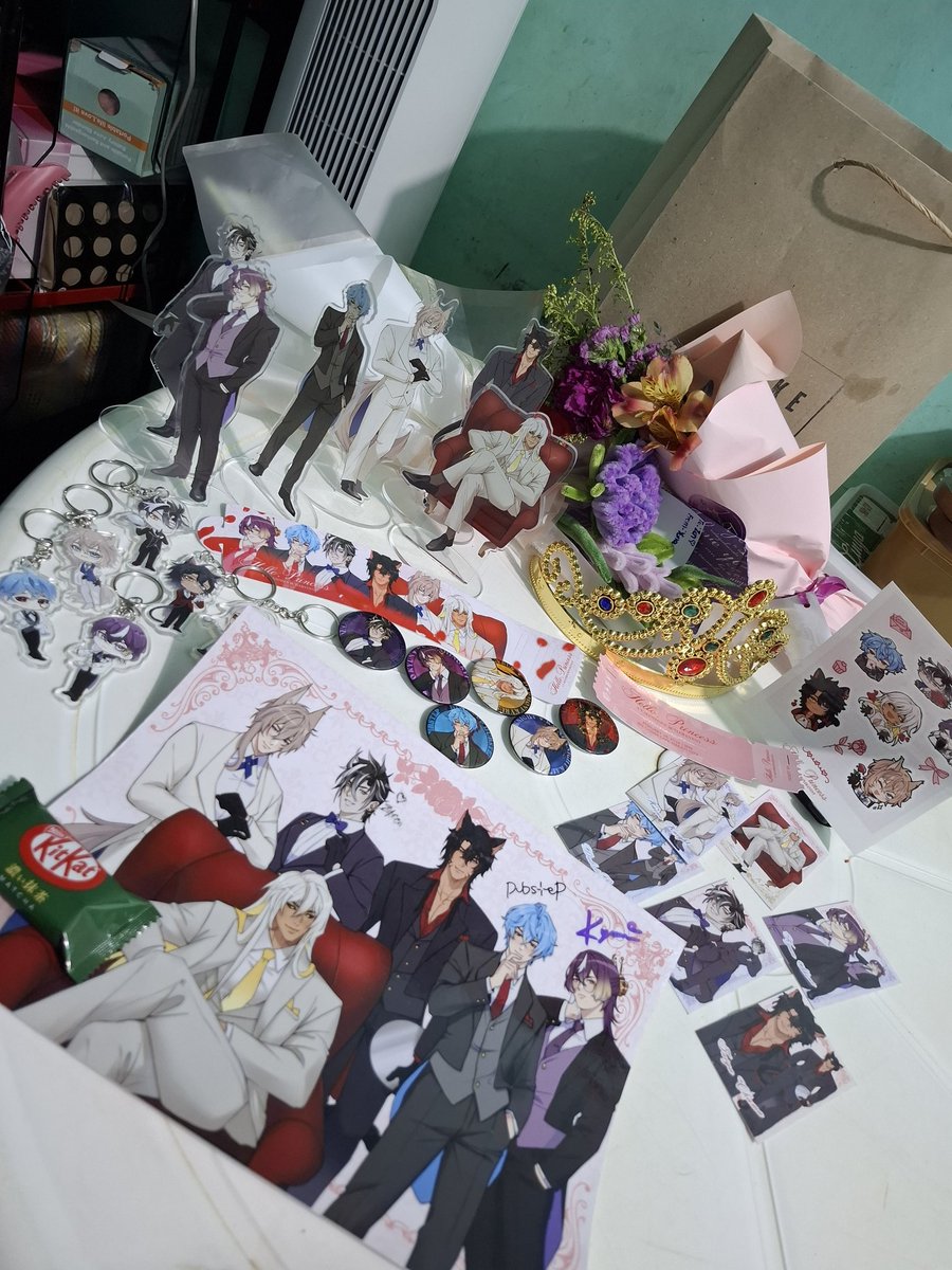 whisperingleaf_'s tweet photo. #HelloPrincess y-ya-yaoi .. in front of my cookies ??? ? ,, https://t.co/ewWYYvHFyK