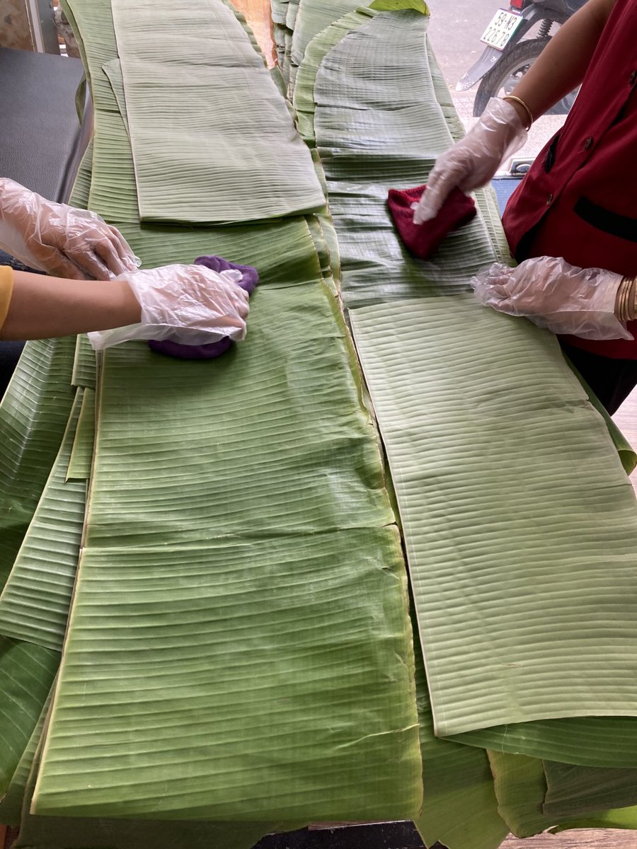 VSF202's tweet image. 🍃 Banana Leaves – Vietnam
Natural • Eco-friendly • Food wrapping
📦 25kg packing
📩 CONTACT – LOUIS (Sales Executive)
📧 export2@vietseafarm.com.vn
📞 Tel / WhatsApp / WeChat: (+84) 347 499 738
🌐 vietseafarm.com.vn
#BananaLeaves #EcoPackaging #VietnamExport