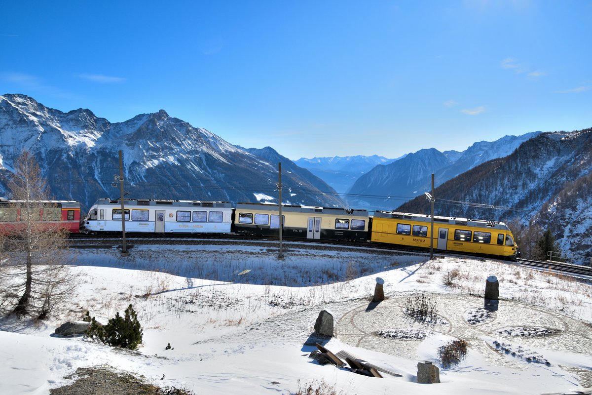 🇨🇭歴史を纏う🇨🇭 レーティッシュ鉄道ABe8/12<アレグラ>に復刻塗装が