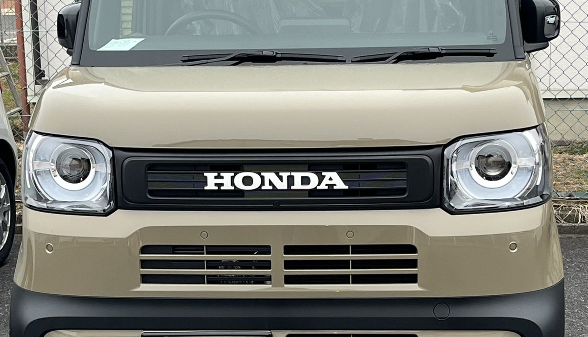 shirataka221's tweet photo. 新しい車🚙なんですが、色とか装備とか、そういうのより、とにかくこの「HONDA」の文字が従来のエンブレムとオプションで交換出来るので、この車にしました。自分の心の中の静かな場所に、いまだバイクへの想いは🏍️ずっと在り続けているようです☺️ https://t.co/5BGQQEzkWD