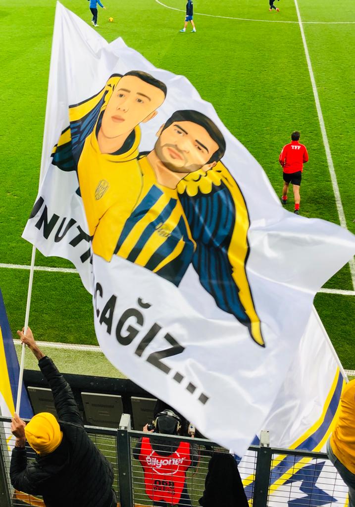 Eren ve Mert kardeşlerimizin aramızdan ayrılışlarının 7. yılında saygı, sevgi ve rahmetle anıyoruz.
Unutmadık, unutmayacağız. 

AYIRAMAZ ÖLÜM BİLE... 
#ErenVeMertKalbimizde